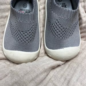 Bought for my baby when he started to walk at 9 months, didnr fit never used